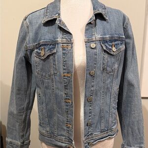 NWOT Old Navy Women’s Classic Denim Jean Jacket Medium Blue Wash